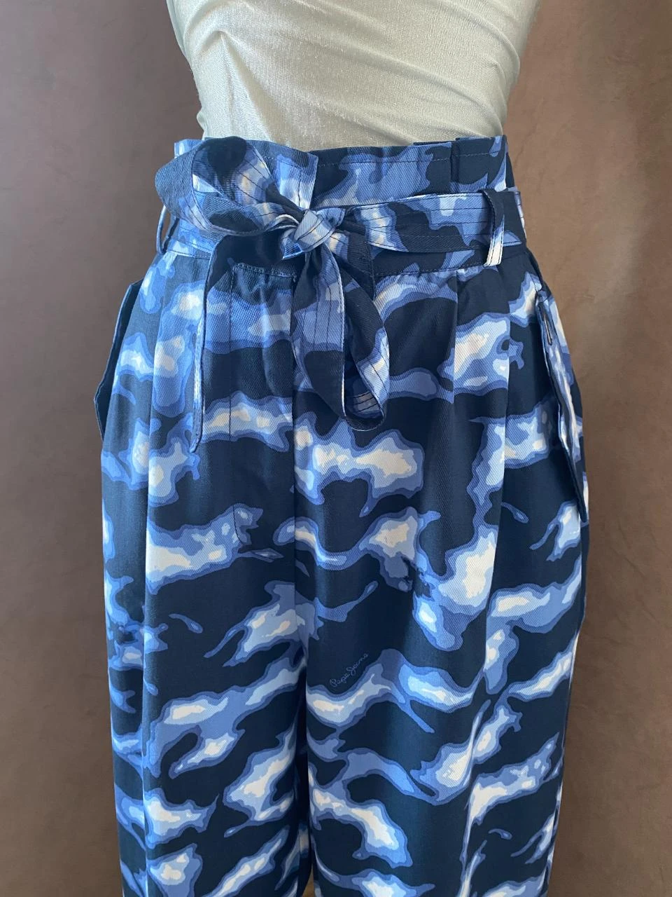 High-waisted Pépé Jeans T38 blue camouflage trousers – 100% fluid Tencel – photo 2